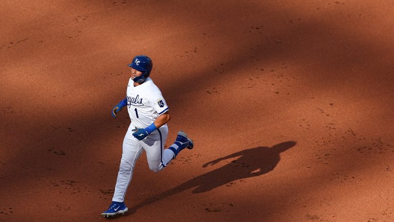 Isaac-Collins-da-jonron-solitario-en-la-7ma-30032