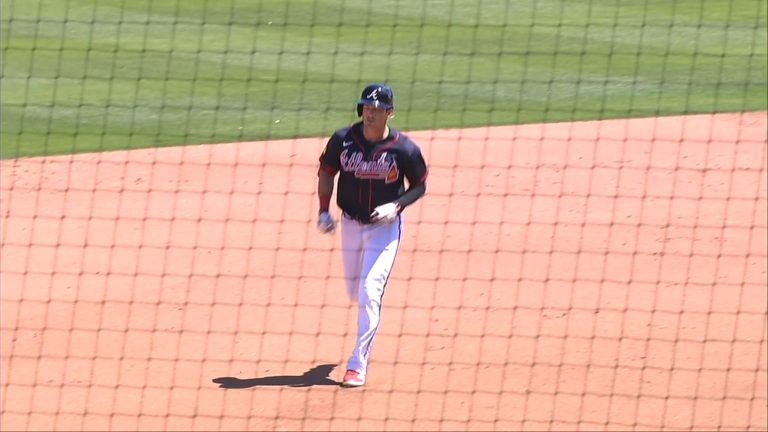 Jonron-solitario-de-Mike-Yastrzemski-en-el-4to-24