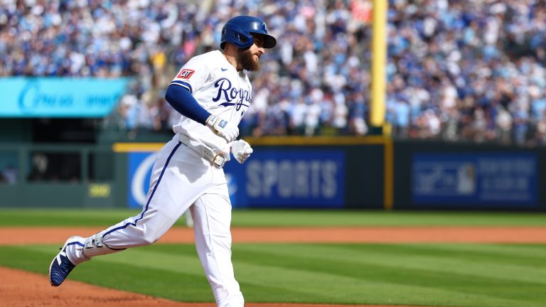 Kyle-Isbel-pega-HR-de-dos-carreras-en-la-2da-3003