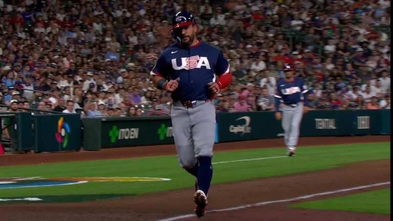 Kyle-Schwarber-anota-en-wild-pitch-06032026