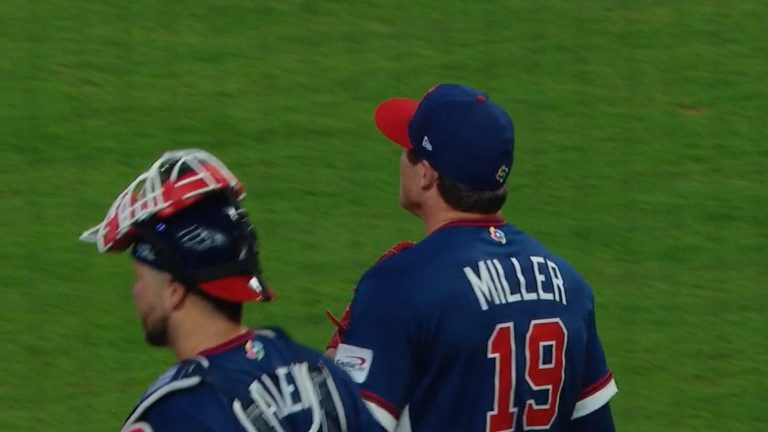 Mason-Miller-sella-el-triunfo-por-5-3-de-EE.-UU