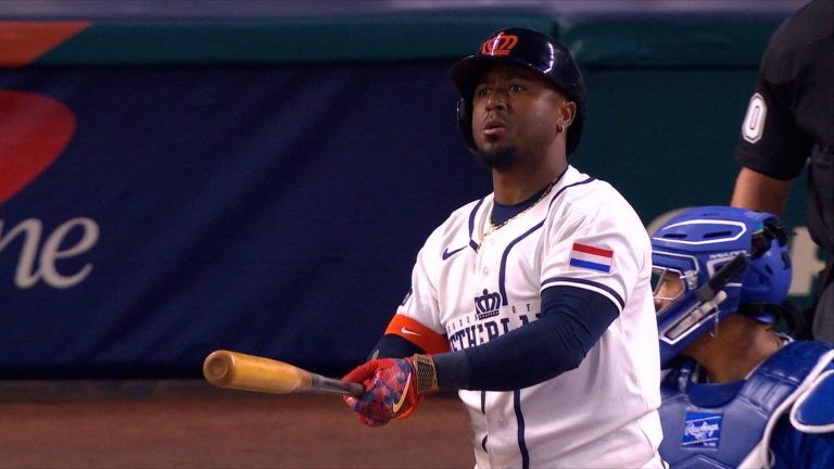 Ozzie-Albies-da-jonron-de-oro-de-tres-carreras-07