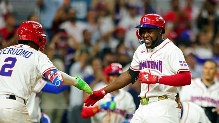 Republica-Dominicana-explota-con-6-en-la-8va-0603