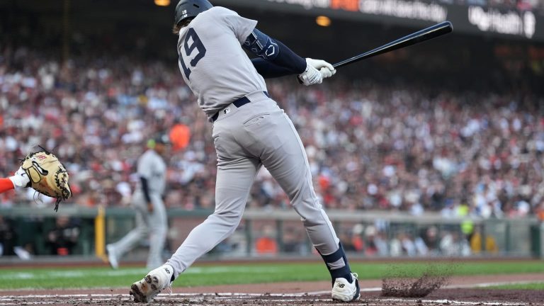 Ryan-McMahon-pega-sencillo-de-dos-carreras-250320