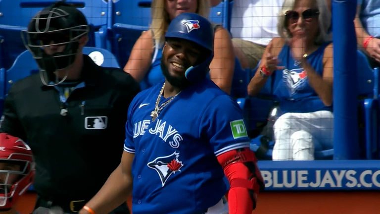 Sanchez-engana-a-Guerrero-Jr-con-un-cambio-280220