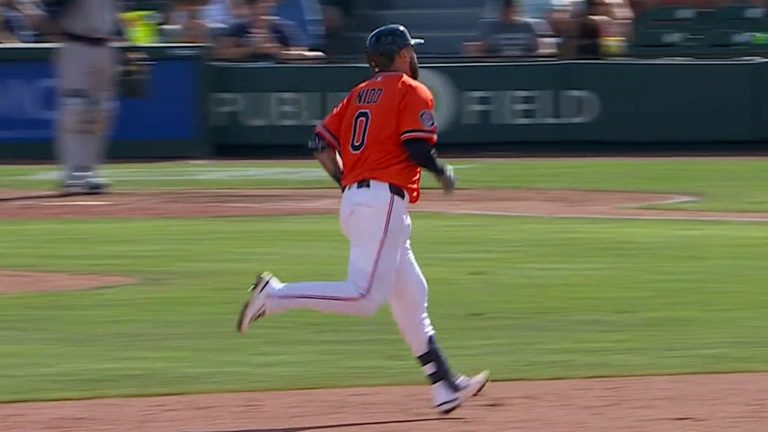 Tomas-Nido-pega-jonron-solitario-02032026