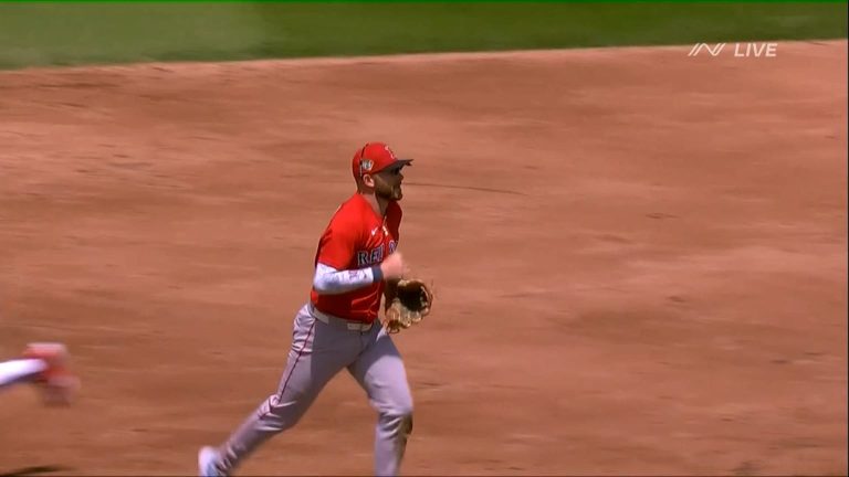 Trevor-Story-captura-de-un-salto-en-el-3ro-24032