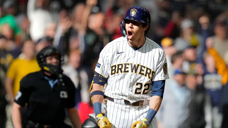 Yelich-entra-como-emergente-y-pega-HR-en-la-8va-2