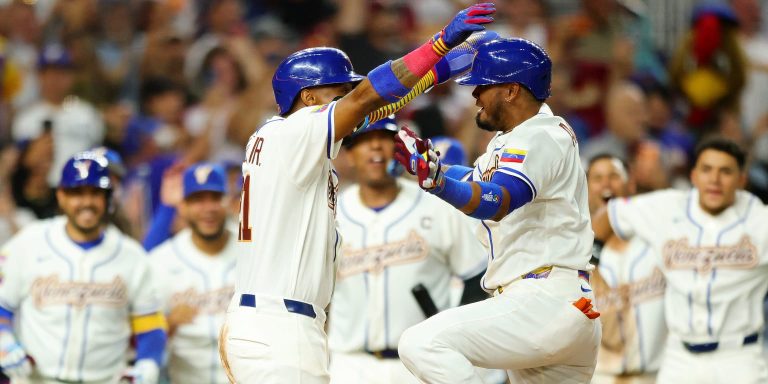 noticia-mlb-Arraez-vuelve-a-sacar-su-trueno-del-Clasico-y-Vene