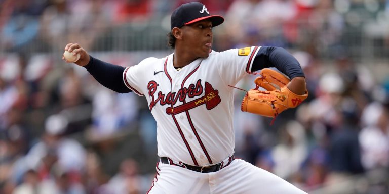 noticia-mlb-Bravos-bajan-al-cotizado-prospecto-Didier-Fuentes-