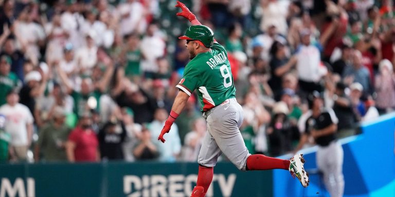 noticia-mlb-Con-HR-clave-de-Aranda-Mexico-inicia-con-el-pie-d