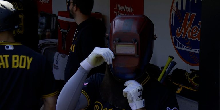 noticia-mlb-Con-el-primer-HR-del-2026-Lowe-estreno-celebracio