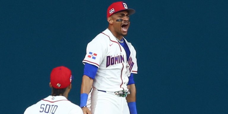 noticia-mlb-Con-permiso-Adam-Jones-Julio-Rodriguez-volo-para-