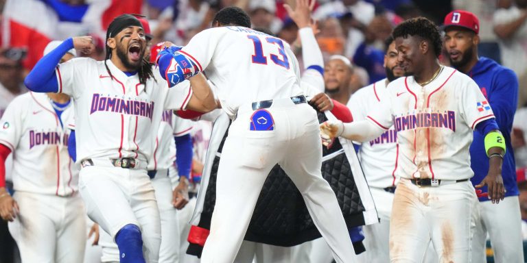 noticia-mlb-Dominicana-debuta-en-el-Clasico-con-aplastante-tri