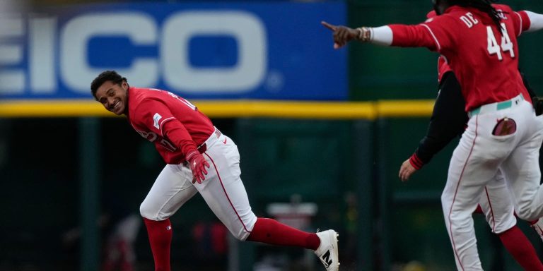 noticia-mlb-Hit-de-oro-de-Myers-deja-tendidos-a-los-Medias-Roj