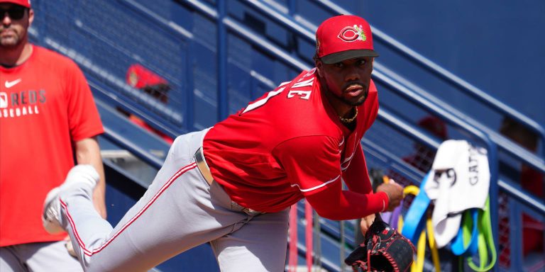 noticia-mlb-Hunter-Greene-sera-evaluado-tras-presentar-rigidez