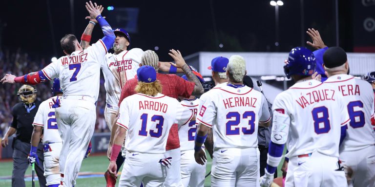 noticia-mlb-Jonron-de-oro-de-Hernaiz-corona-remontada-de-Puert