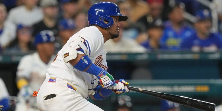 noticia-mlb-Olvida-el-bat-flip-Luis-Arraez-estrena-el-Bat-