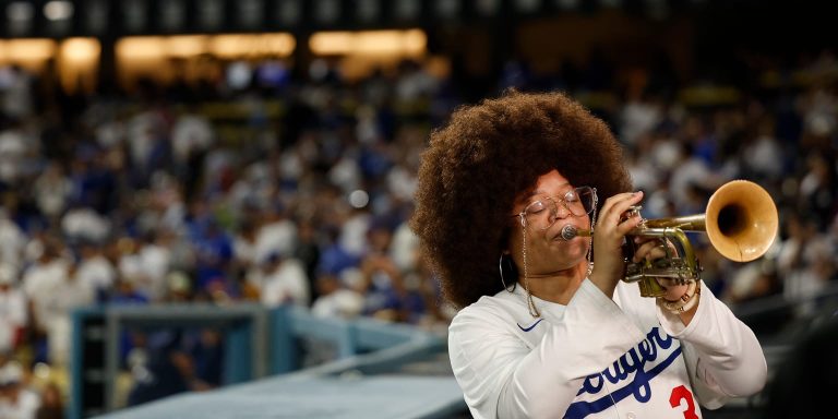 noticia-mlb-Una-nueva-tradicion-Diaz-sale-al-ritmo-de-una-trom