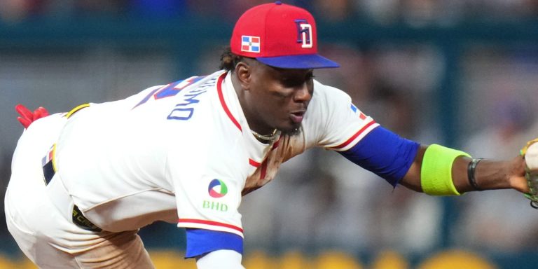 noticia-mlb-Virus-afecta-a-Perdomo-y-a-otros-en-clubhouse-de-R