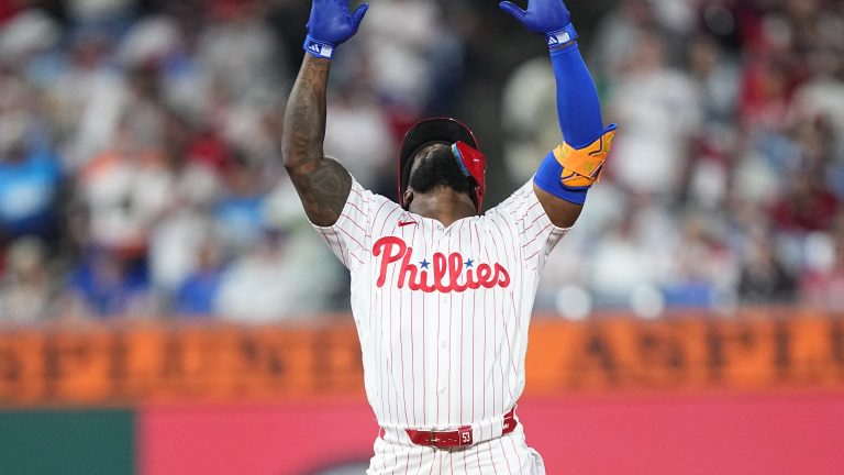 Adolis-Garcia-impulsa-con-un-doblete-13042026