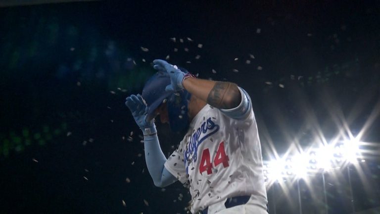 Andy-Pages-pega-vuelacercas-de-tres-anotaciones-