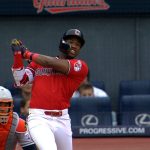 Angel-Martinez-pega-jonron-solitario-en-la-2da-21