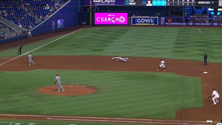 Bonita-jugada-de-Elly-De-La-Cruz-09042026