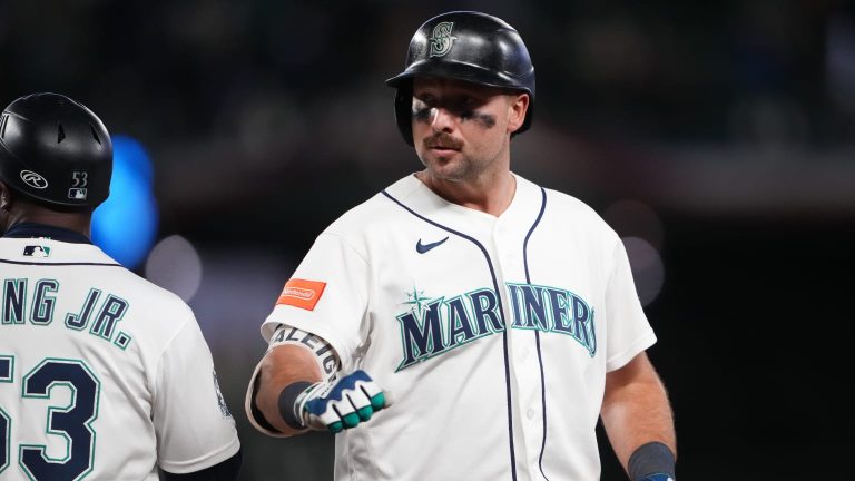 Cal-Raleigh-pega-sencillo-de-dos-carreras-0104202