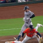 Carlos-Correa-hace-doble-play-tras-revision-24042