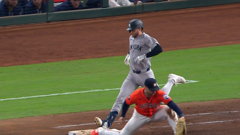 Carlos-Correa-hace-doble-play-tras-revision-24042