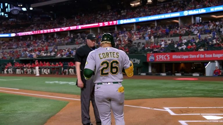 Carlos-Cortes-pega-dos-jonrones-contra-los-Rangers