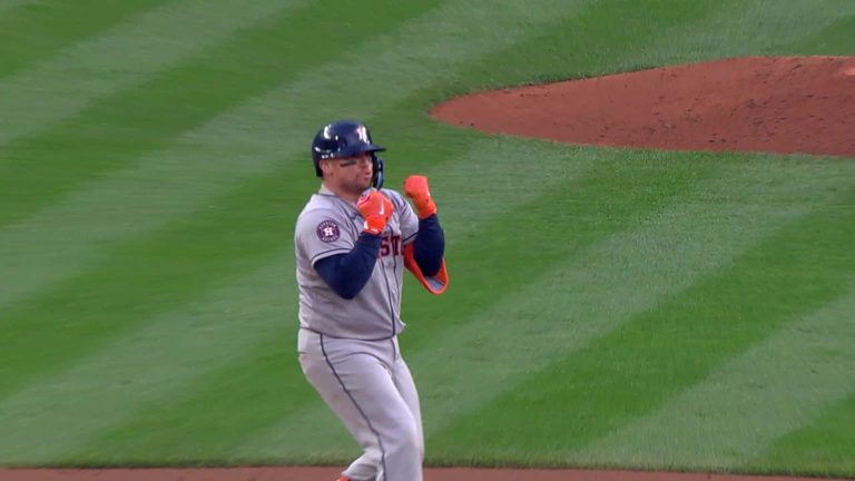 Christian-Vazquez-vacia-las-bases-con-doblete-10