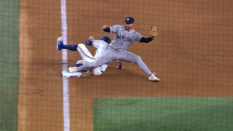 Corey-Seager-se-luce-con-excepcional-fildeo-2804