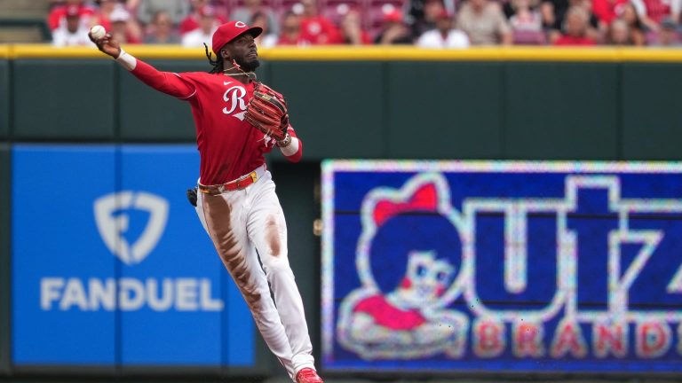 Elly-De-La-Cruz-lo-hace-todo-para-los-Rojos-28042