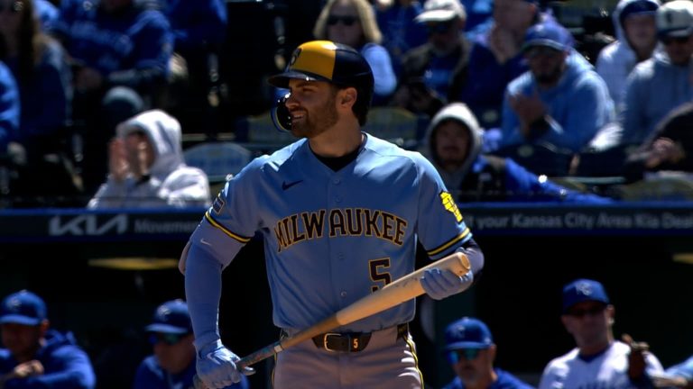 Garrett-Mitchell-empuja-dos-con-doble-en-el-1ro-0