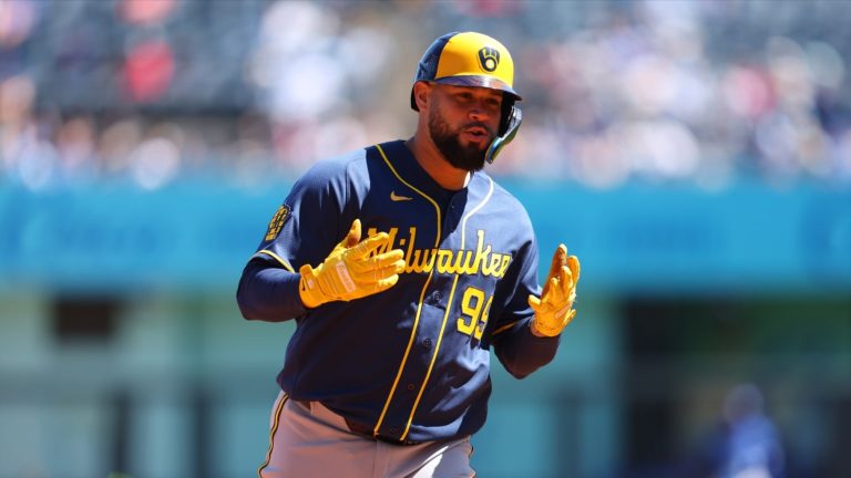 Gary-Sanchez-pega-un-jonron-de-dos-carreras-05042