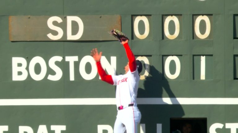 Jarren-Duran-salta-y-la-atrapa-03042026