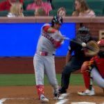 Jose-Ramirez-sacude-tremendo-batazo-de-vuelta-ente