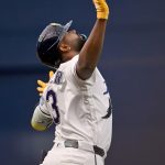 Junior-Caminero-pega-un-jonron-solitario-de-450-pi