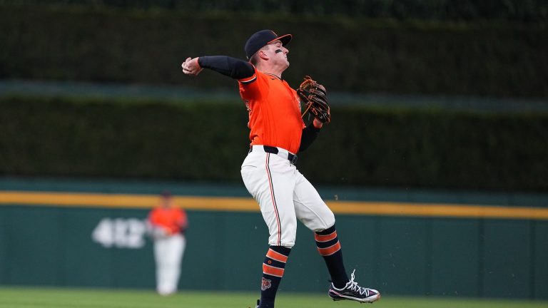 Kevin-McGonigle-da-increible-jugada-fuera-de-balan