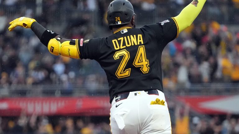 Marcell-Ozuna-remolca-dos-con-jonron-en-el-4to-18