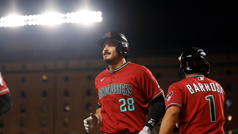 Nolan-Arenado-pega-dos-jonrones-ante-los-Orioles-