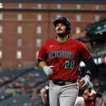 Nolan-Arenado-pega-su-primer-jonron-con-los-D-back