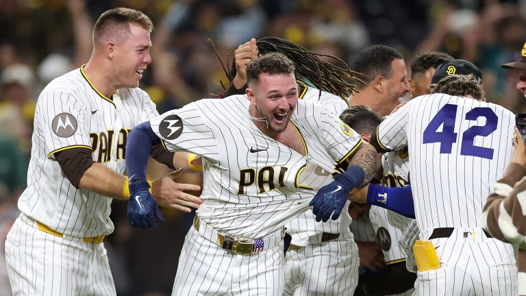 Padres-remontan-con-5-carreras-en-la-9na-entrada-