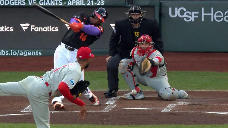 Realmuto-sale-del-juego-por-lesion-en-la-1era-070