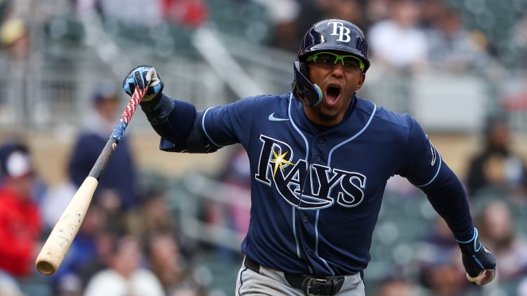 Richie-Palacios-da-la-ventaja-con-jonron-de-dos-ra