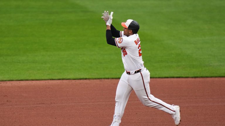 Samuel-Basallo-libera-jonron-solitario-en-el-5to-