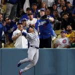 Seiya-Suzuki-hace-gran-atrapada-contra-la-barda-2