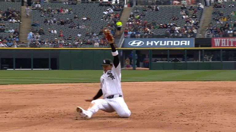 Vargas-realiza-gran-parada-con-el-guante-de-reves-